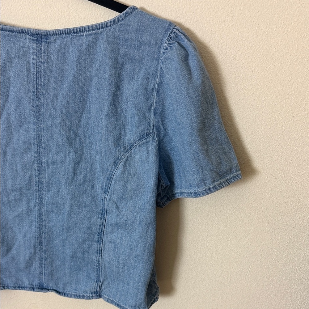 LEVI’S LIGHT BLUE TOP - Picture 6 of 6